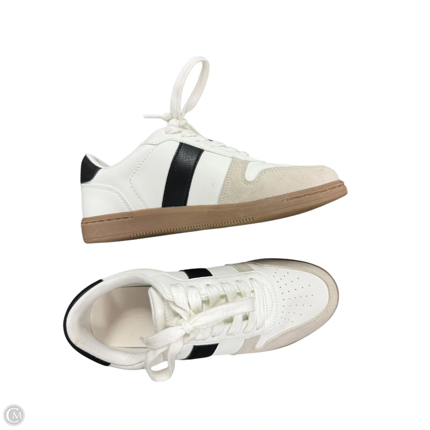 Shoes Sneakers By Universal Thread In Black & White, Size: 6