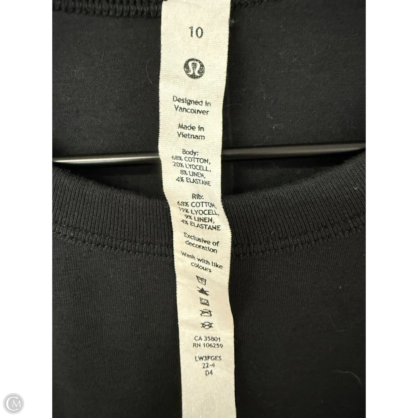 Athletic Top Long Sleeve Crewneck By Lululemon In Black, Size: 10