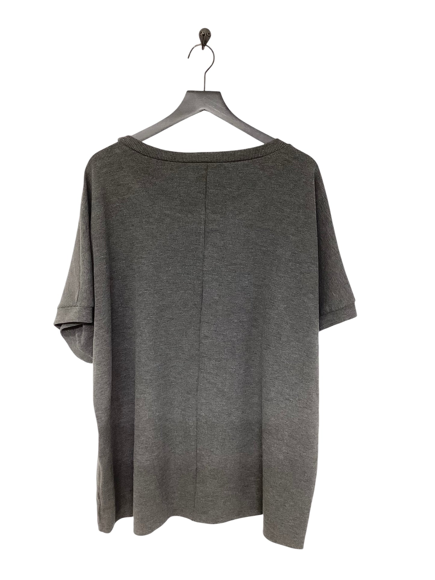 Top Short Sleeve By Haptics In Grey, Size: 3x