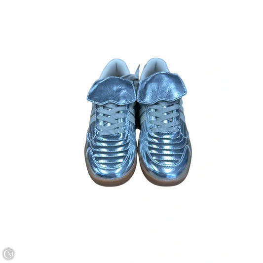 Shoes Sneakers By Steve Madden In Silver, Size: 6.5