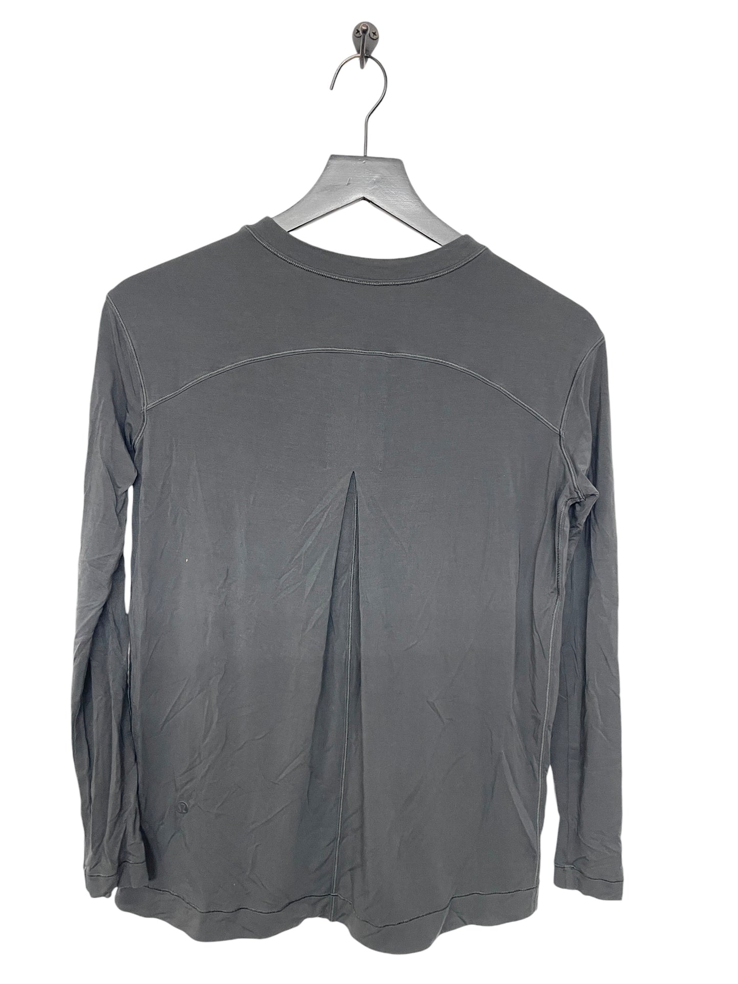 Athletic Top Long Sleeve Crewneck By Lululemon In Grey, Size: 2