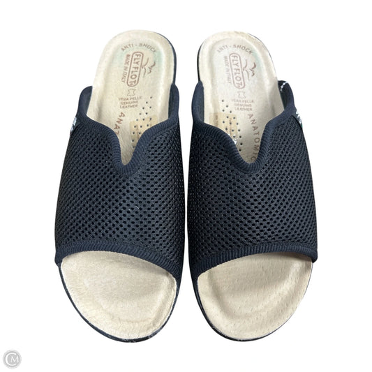 Sandals Flats By Clothes Mentor In Black, Size: 8