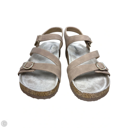Sandals Flats By Bare Traps In Tan, Size: 10