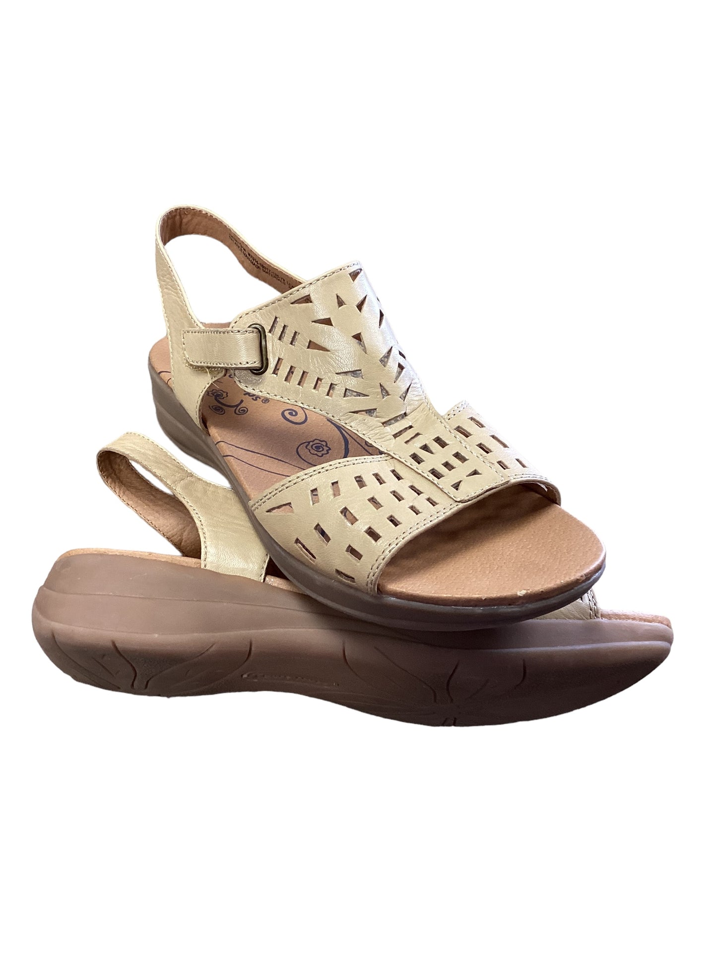 Tan Sandals Flats Bare Traps, Size 9