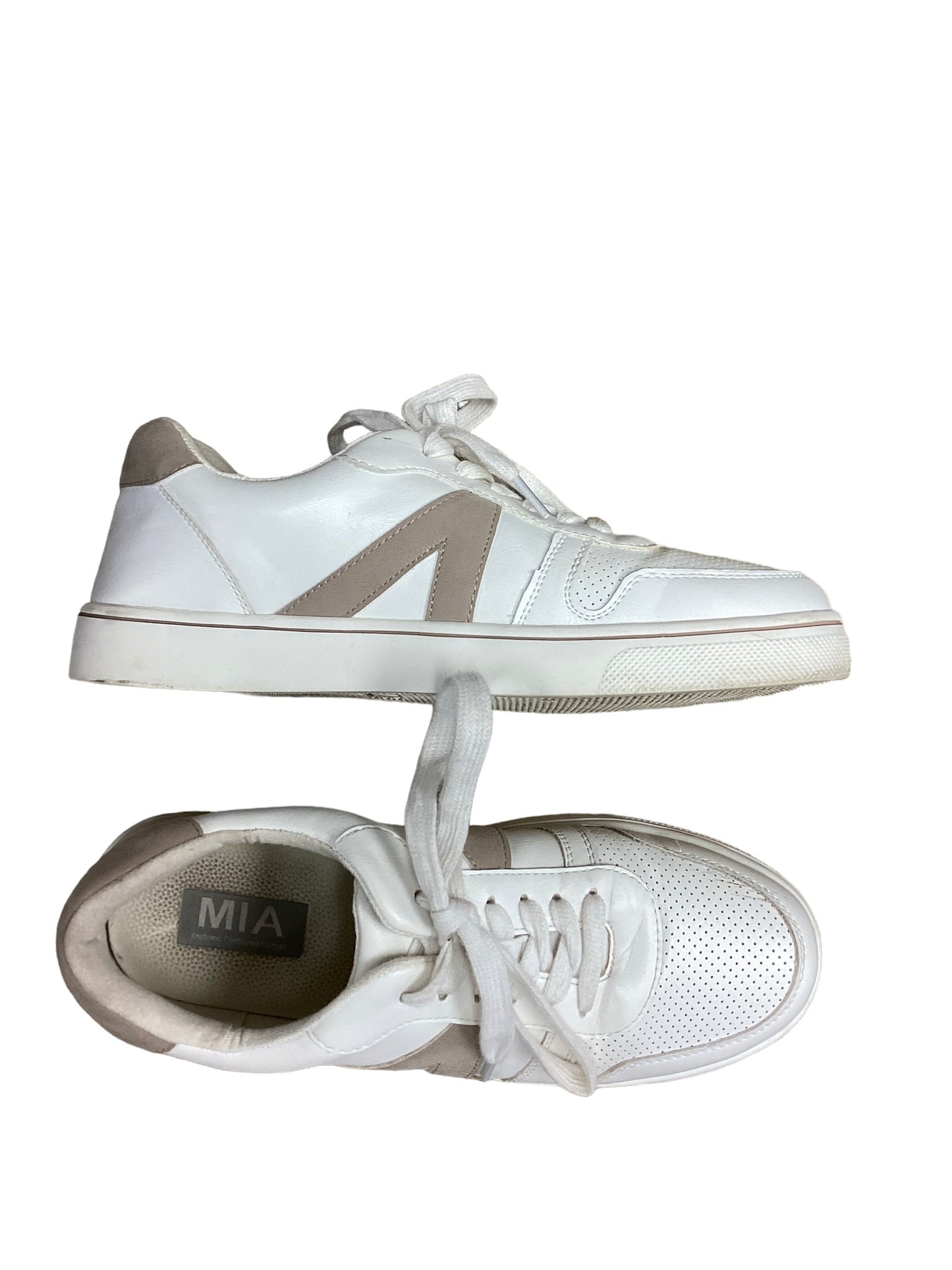 White Shoes Sneakers Mia, Size 7.5