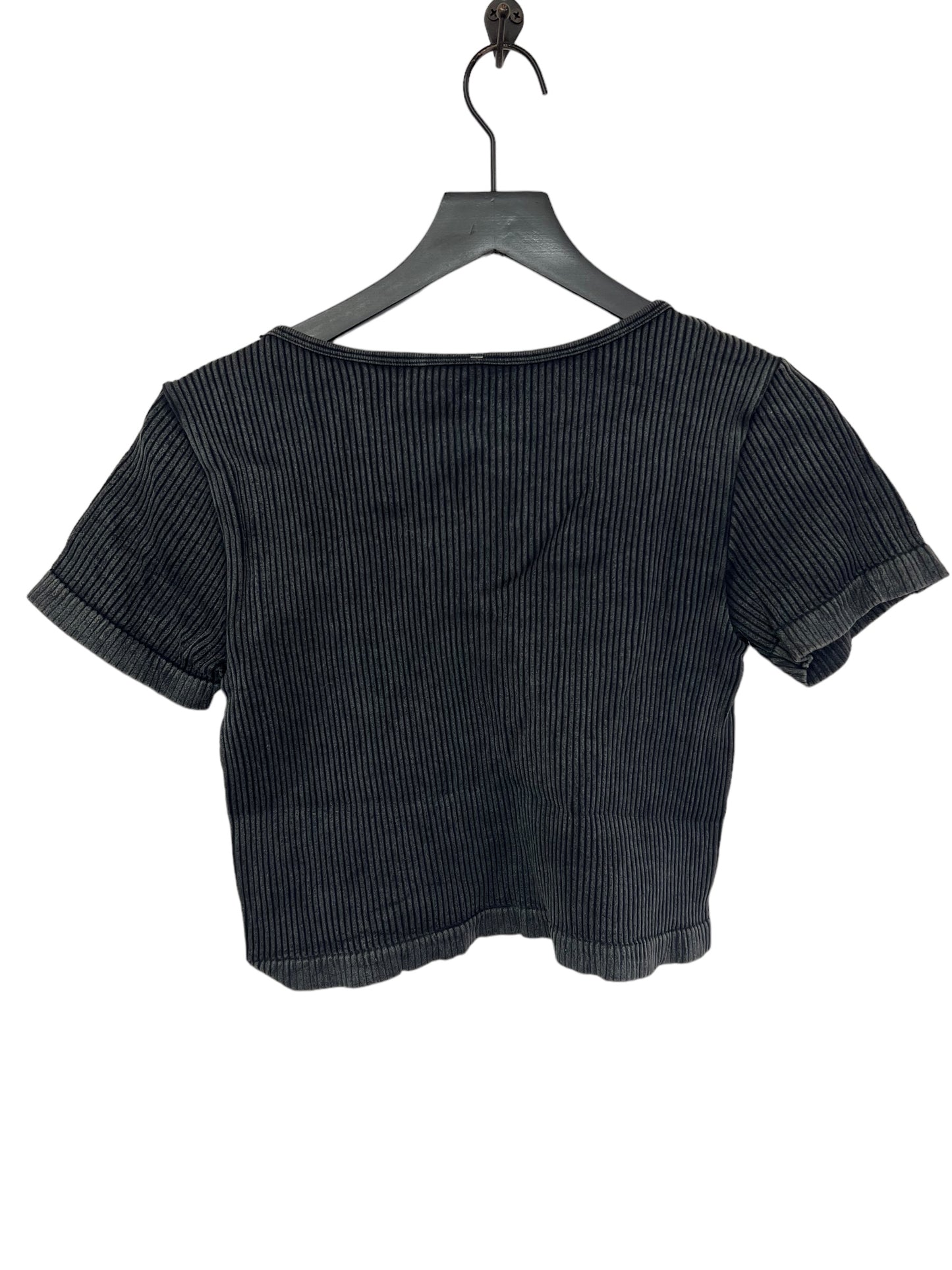 Top Short Sleeve Basic By Clothes Mentor In Grey, Size: L