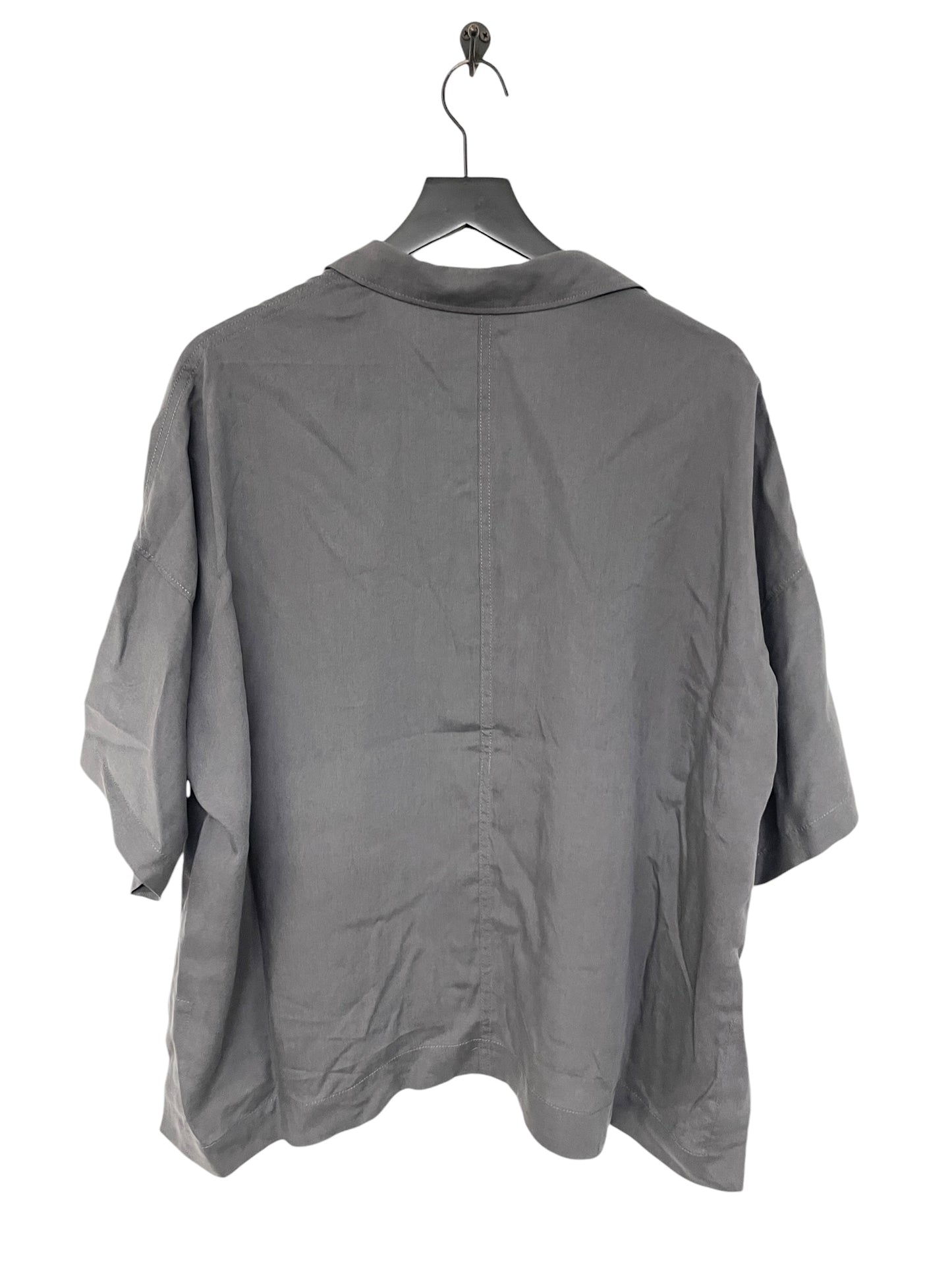 Blouse Short Sleeve By Everlane In Grey, Size: L