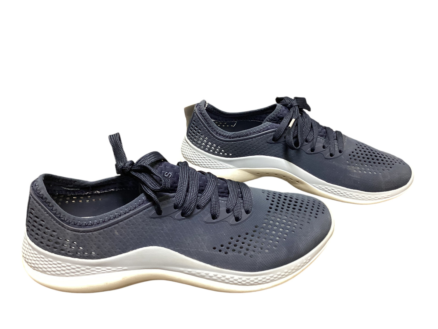 Shoes Athletic By Crocs In Navy, Size: 11