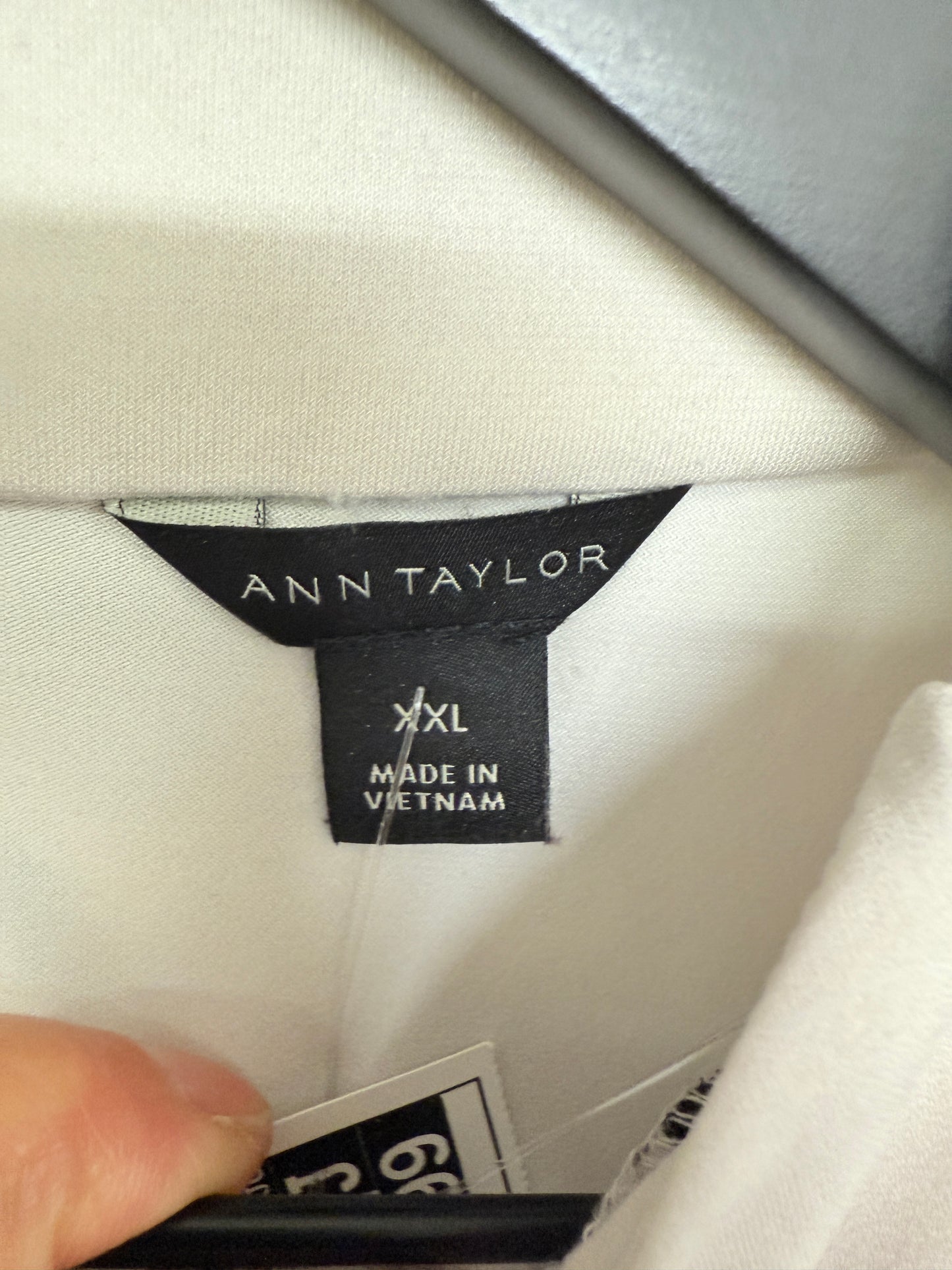 Top Short Sleeve By Ann Taylor In Black & Grey, Size: Xxl