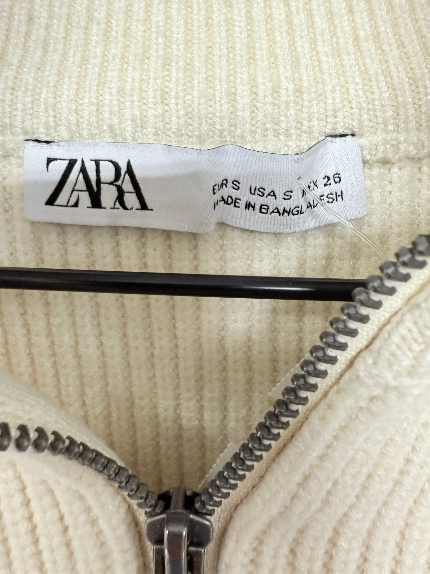 Sweater Short Sleeve By Zara In Cream, Size: S