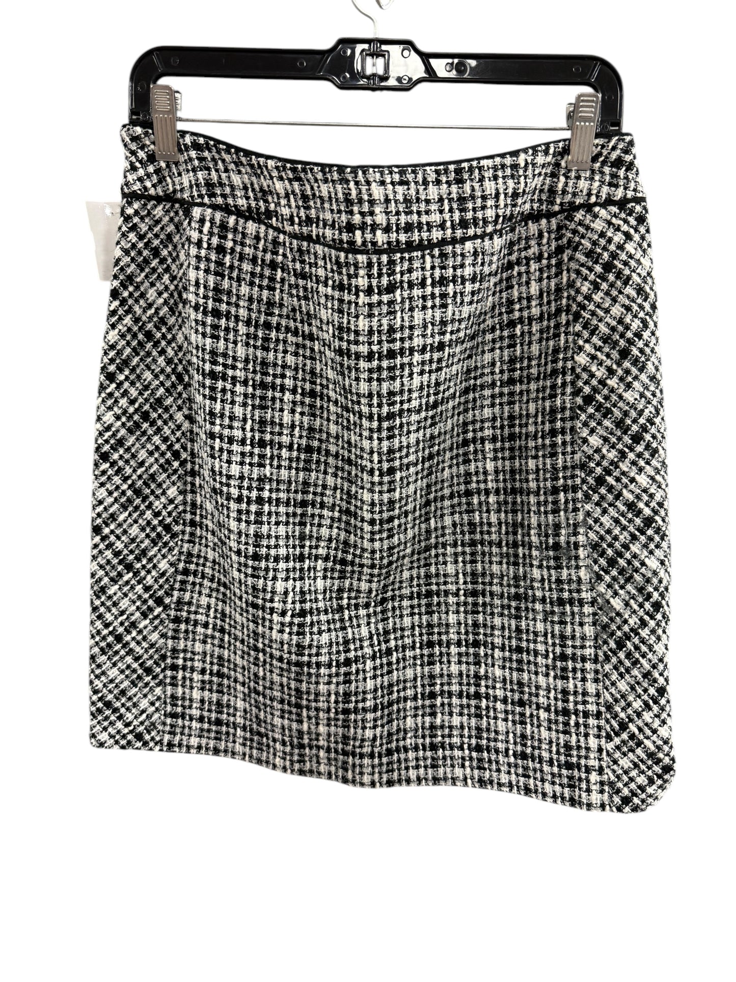 Skirt Mini & Short By White House Black Market In Black & White, Size: 10