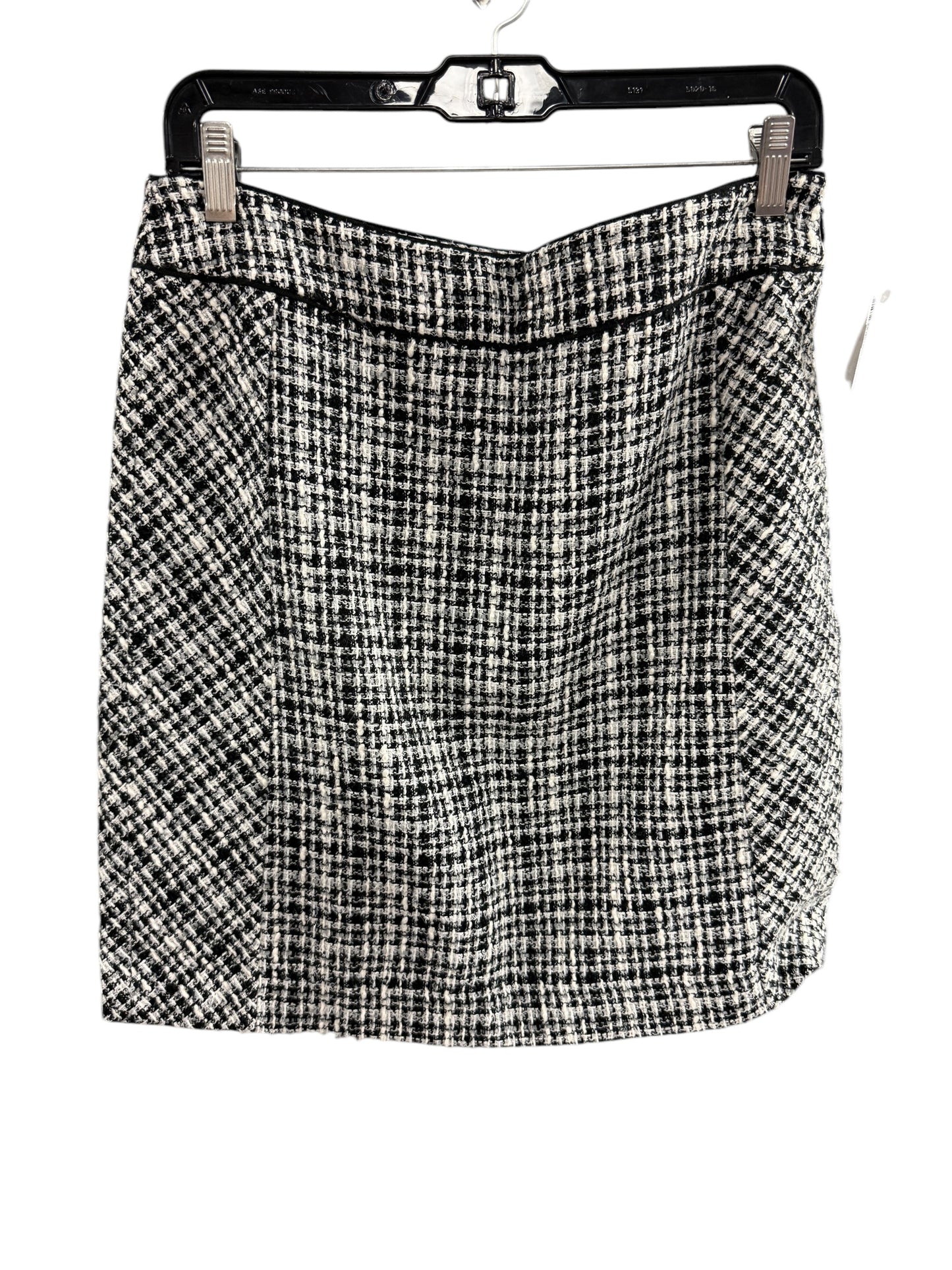 Skirt Mini & Short By White House Black Market In Black & White, Size: 10