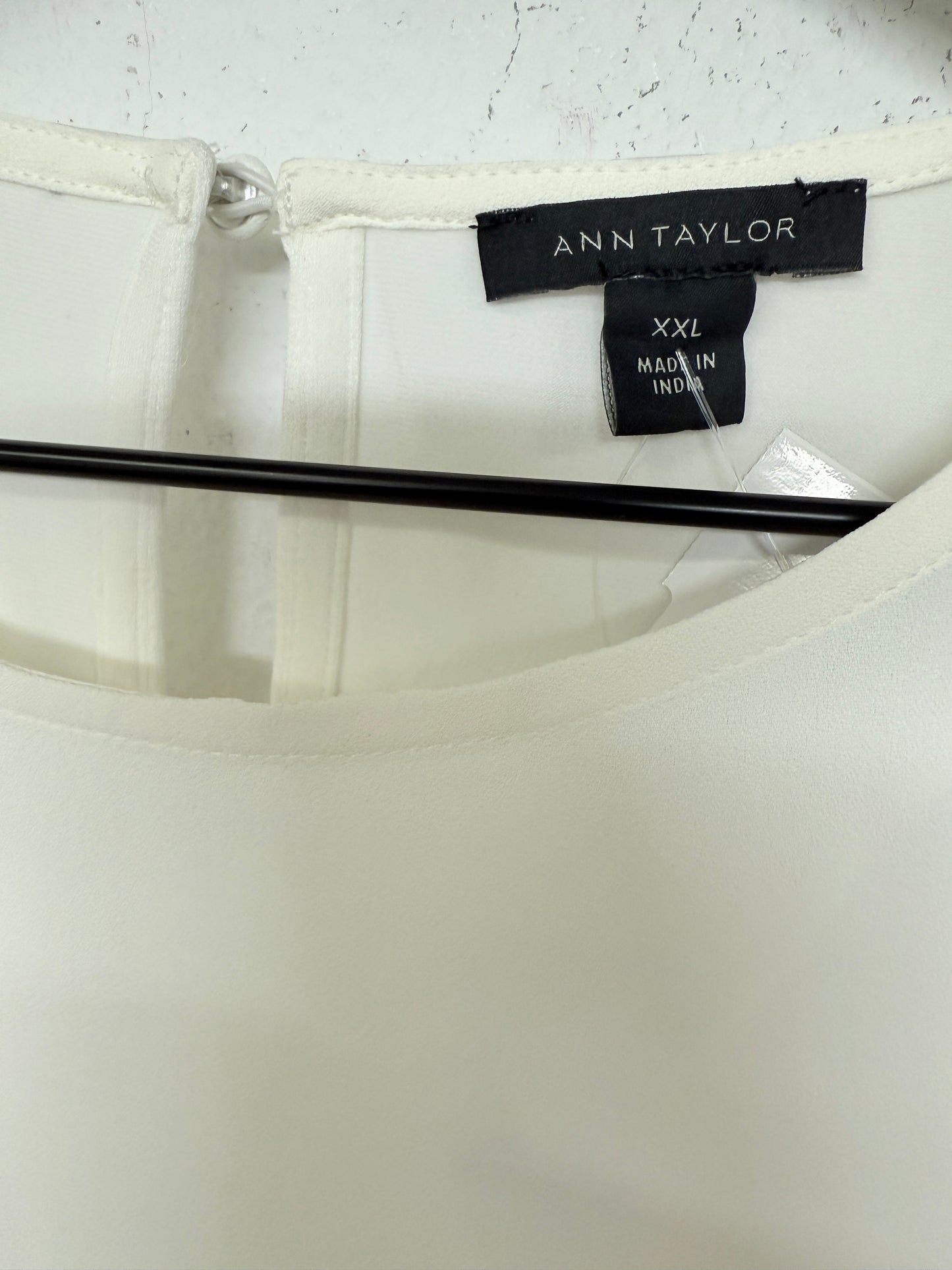 Top Short Sleeve By Ann Taylor In White, Size: Xxl