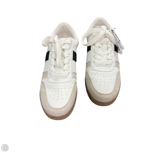 Shoes Sneakers By Universal Thread In Black & White, Size: 6