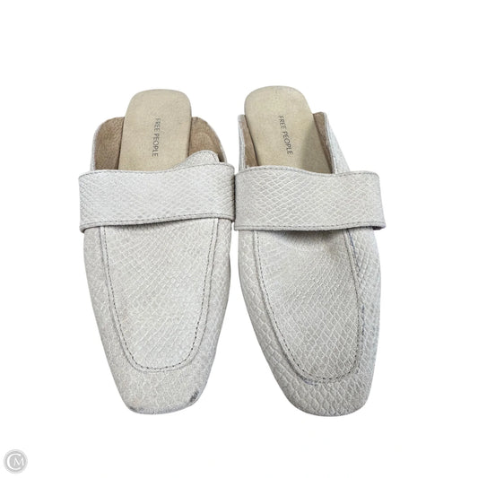 Shoes Flats By Free People In Cream, Size: 8