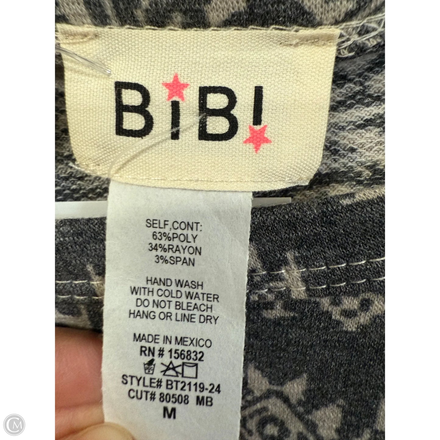 Top Long Sleeve Basic By Bibi In Cream & Grey, Size: M