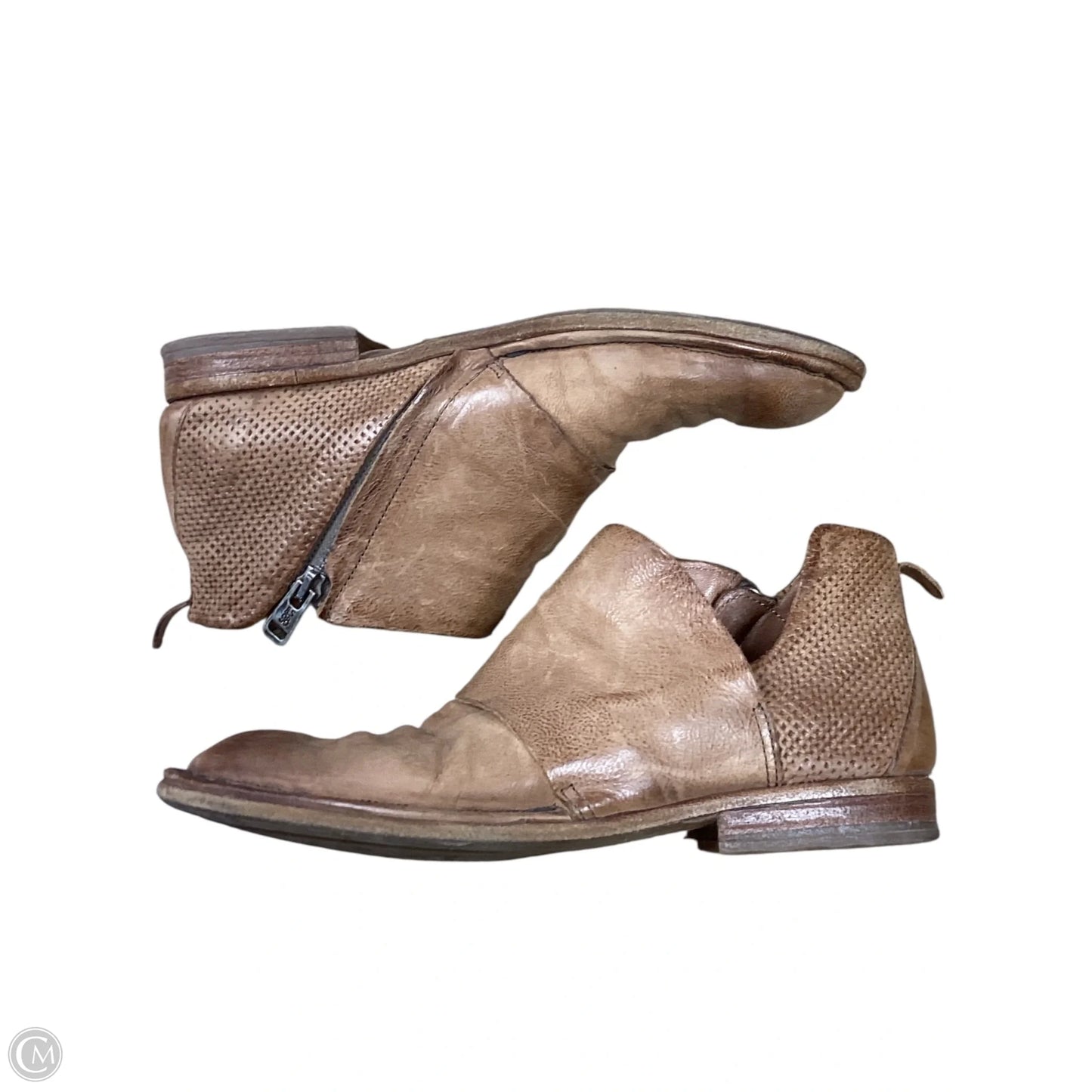 Shoes Flats By Cmb In Brown, Size: 6.5