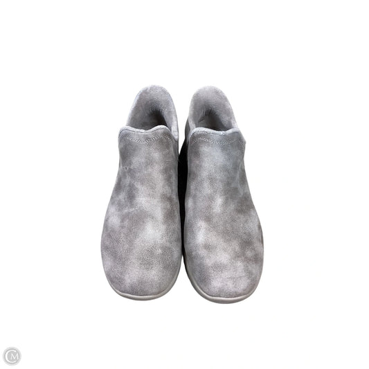 Shoes Flats By Skechers In Taupe, Size: 10