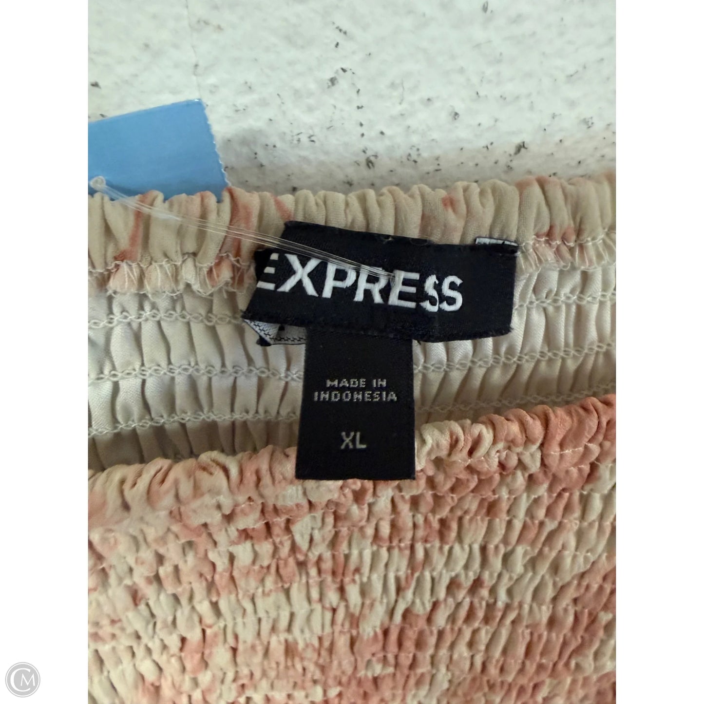 Top Short Sleeve By Express In Cream & Pink, Size: Xl