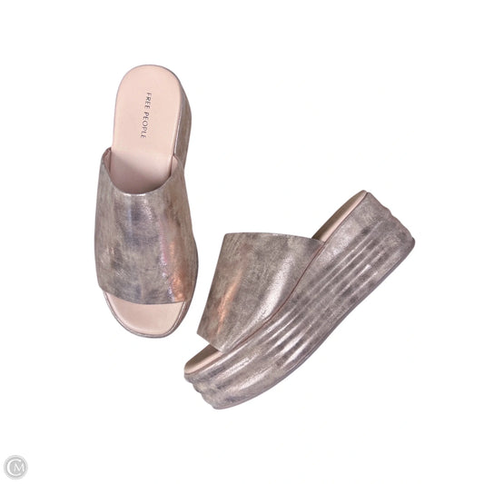 Sandals Flats By Free People In Rose Gold, Size: 7