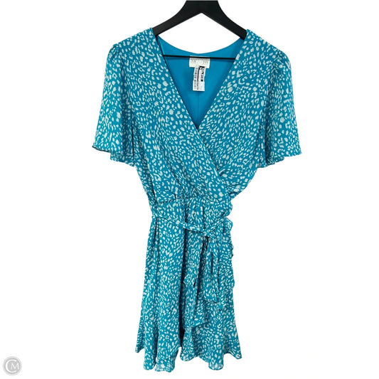 Dress Casual Short By Jun & Ivy In Blue & White, Size: M