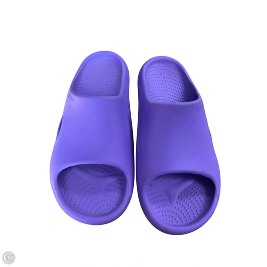 Sandals Flats By Crocs In Purple, Size: 11