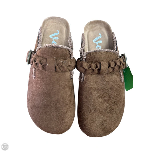Shoes Flats By Very G In Brown, Size: 7.5