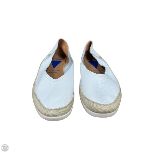 Shoes Flats By Clothes Mentor In White, Size: 7.5