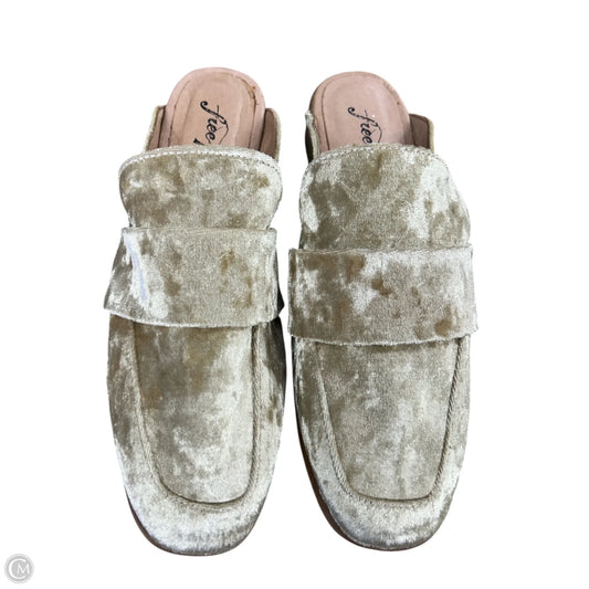 Shoes Flats By Free People In Gold, Size: 7.5