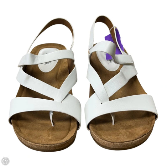 Sandals Flats By Sofft In White, Size: 9