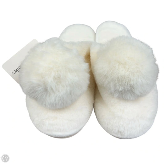 Slippers By Cmc In White, Size: 8