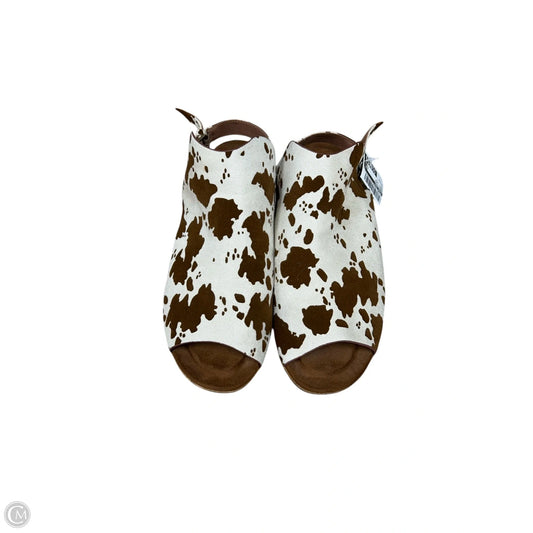 Sandals Flats By Pierre Dumas In Brown & Cream, Size: 8.5