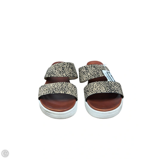 Shoes Flats By Mia In White, Size: 8