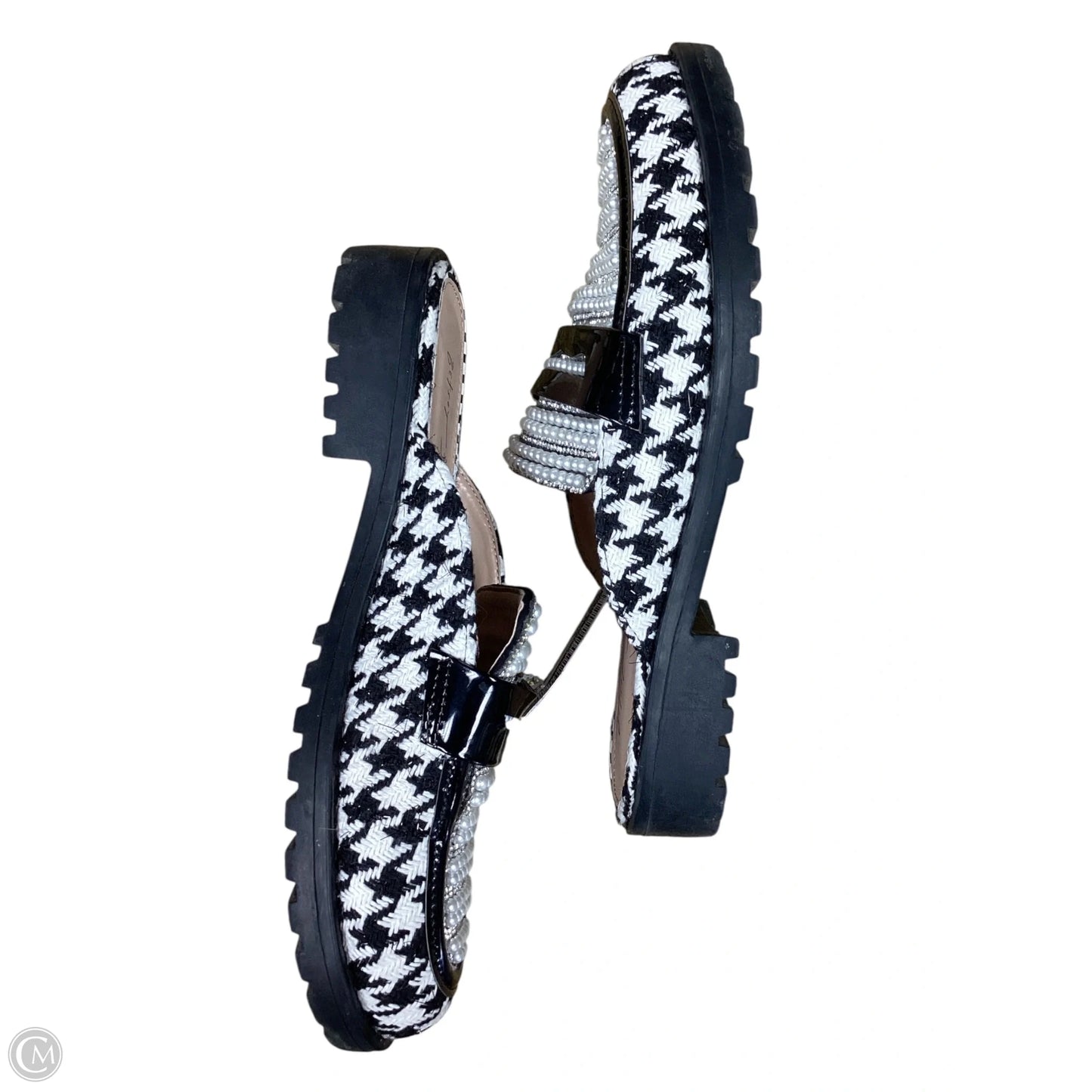Shoes Flats By Betsey Johnson In Black & White, Size: 9