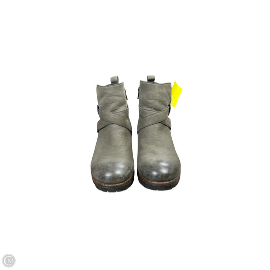 Boots Ankle Flats By Cmb In Taupe, Size: 8.5