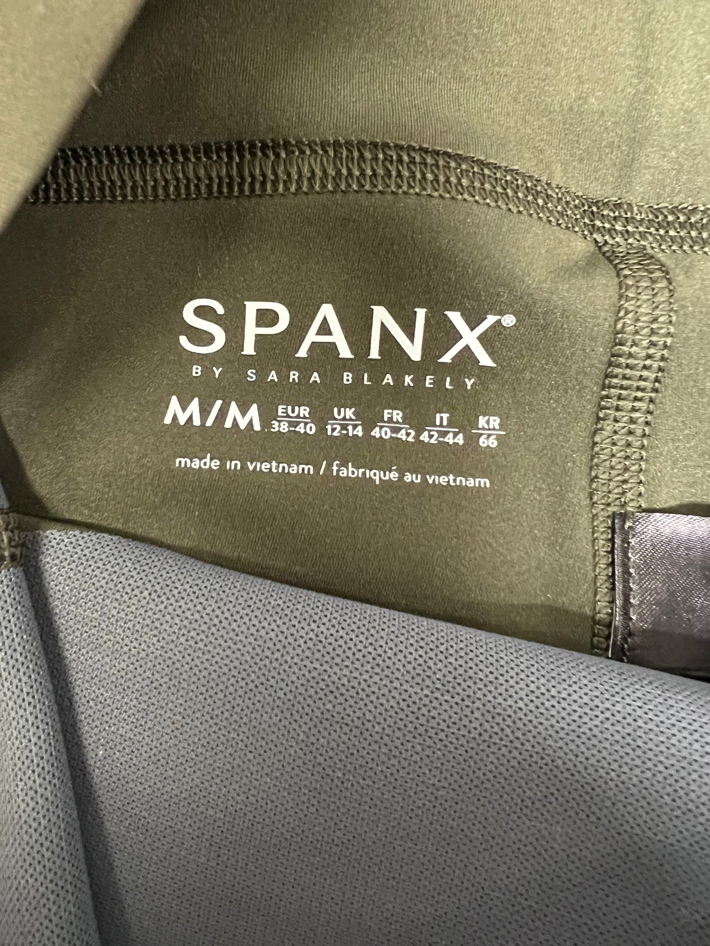 Athletic Leggings By Spanx In Green, Size: M