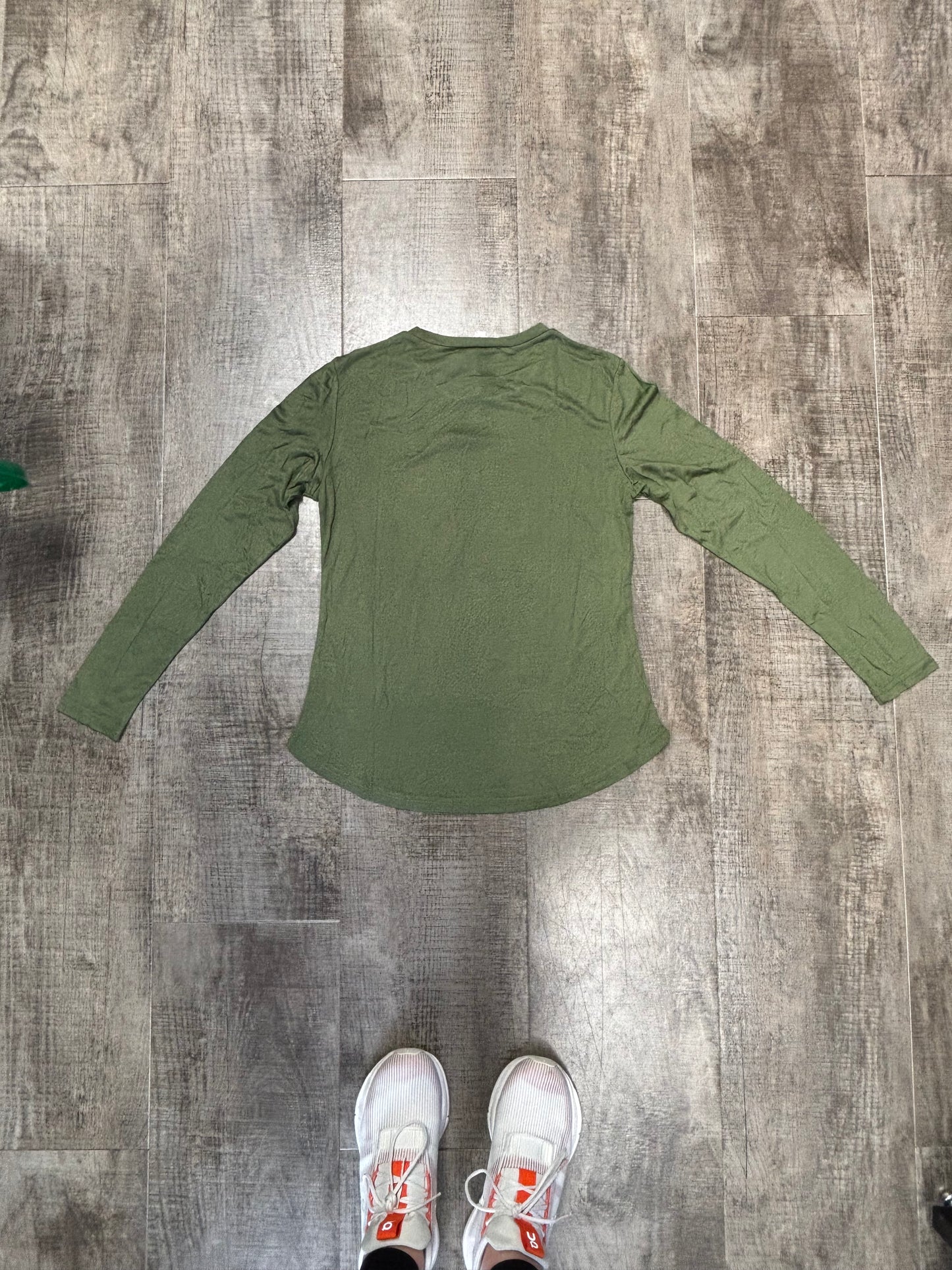 Top Long Sleeve Basic By Clothes Mentor In Green, Size: S