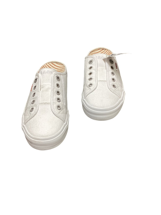 Shoes Sneakers By Taos In White, Size: 8.5