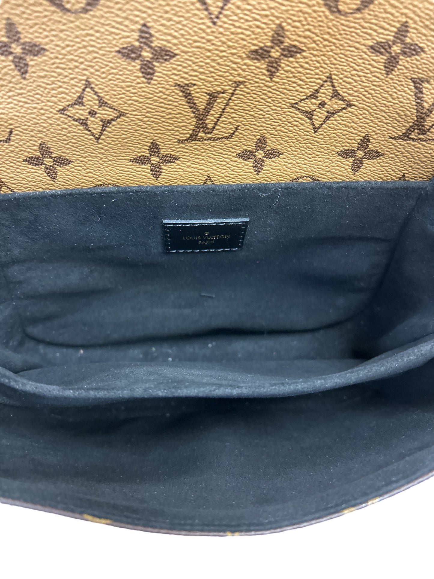 Crossbody Luxury Designer By Louis Vuitton, Size: Medium