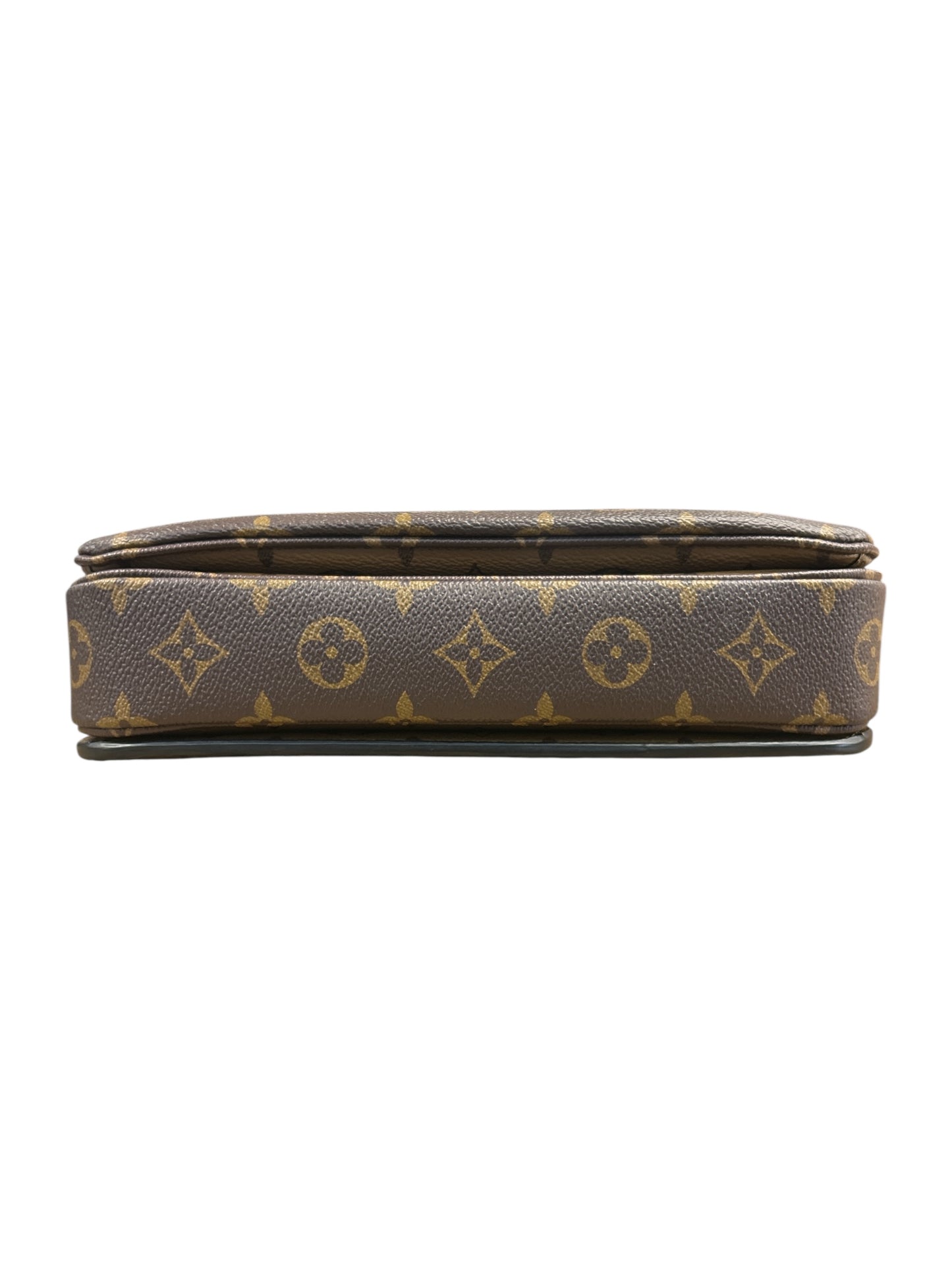 Crossbody Luxury Designer By Louis Vuitton, Size: Medium